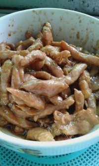 色香味俱全的青椒肉丝做法图解3)