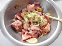 美味的腐乳豆豉蒸鸡做法图解3)