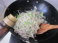 简单的素炒绿豆芽做法图解4)