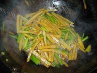 家常菜芹菜土豆条
