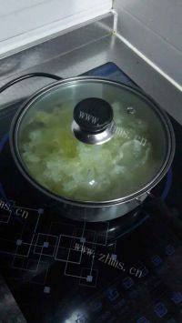 口感不错的雪梨银耳羹做法图解5)