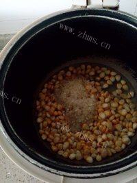 美味早餐玉米粥做法图解3)