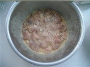 美味的菠萝咕佬肉做法图解3)