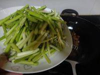 最爱的芦笋炒瘦肉做法图解4)