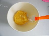 不错的椰香奶黄馅冰皮月饼做法图解16)