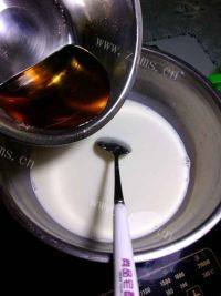 自制焦糖炼乳布丁做法图解5)