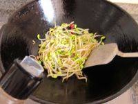 家常菜辣炒黄豆芽