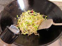 家常菜辣炒黄豆芽