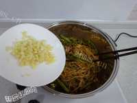 自制扁豆焖面做法图解12)