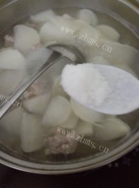 自制白萝卜肉碎汤做法图解7)