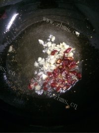 珍馐美味的酸菜炒肉做法图解4)