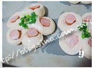 美味的梅花热狗面包