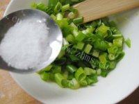 让人怀念的葱花饼做法图解4)