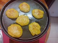 自制南瓜芝麻饼做法图解12)