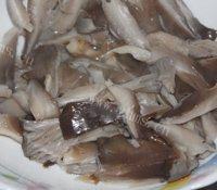美味的鸡腿炖蘑菇做法图解10)