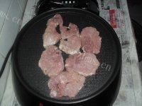 美美厨房之洋葱炒肉片做法图解5)