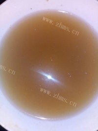 可口的鸡蛋卷煎做法图解3)