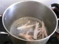美味的木瓜鸡爪汤做法图解6)