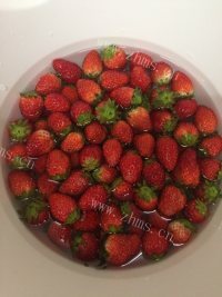 诱人的草莓酱做法图解1)