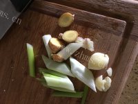 营养砂锅猪肉煲做法图解2)