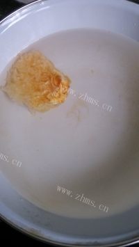 美味的银耳百合汤做法图解3)