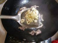 香嫩爽滑的茄子炒肉丝做法图解7)