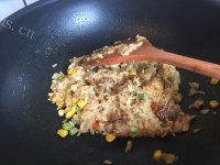 美味可口小熊咖喱牛肉蛋包饭做法图解6)