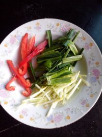 好吃的韭芽猪肝做法图解2)