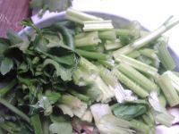 豆干炒芹菜自制做法图解2)