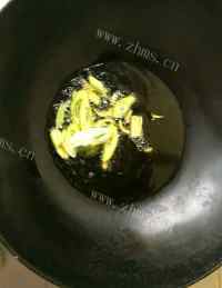口感极佳的土豆炒豆角做法图解2)