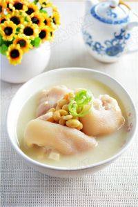 香飘四溢黄豆炖猪蹄