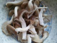 家常菜白菜炒平菇做法图解3)