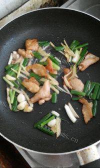 美味的酸菜鸡做法图解2)