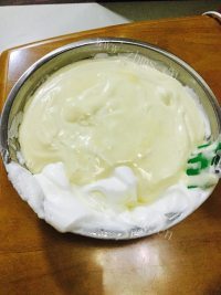 自制葡萄干戚风蛋糕做法图解19)