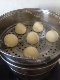 色泽鲜亮的豆沙包做法图解8)