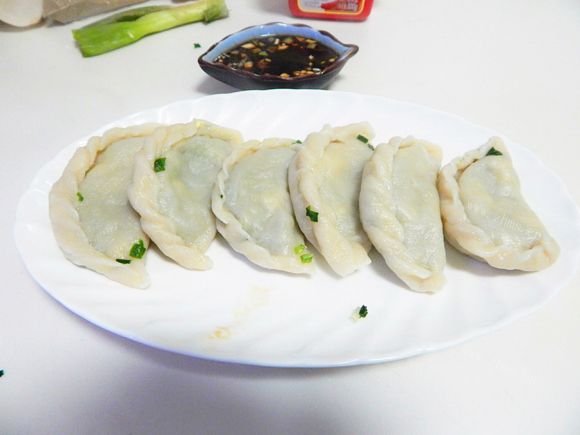 色泽鲜亮的韭菜鸡蛋水饺