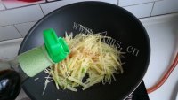 家常菜醋溜土豆丝做法图解7)