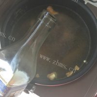 诱人的香菇炖鸡汤做法图解6)