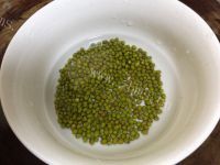 美味的绿豆薏米汤做法图解2)