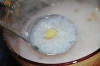 海鲜粥做法图解7)