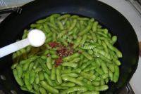 家常菜麻辣毛豆做法图解5)