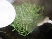 好吃的豇豆炒肉丝做法图解10)