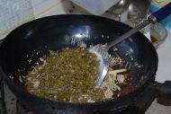 酸豆角炒肉末做法图解9)