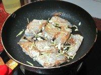 色味俱佳的香煎带鱼做法图解5)