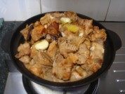 芋头排骨煲做法图解11)