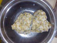 自制酸菜馅饼做法图解3)