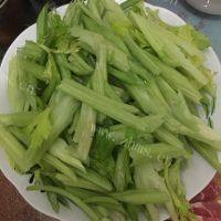 自己做的芹菜炒粉做法图解1)