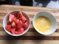 家常的番茄面筋蛋汤做法图解2)