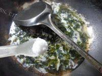 美味的虾皮紫菜蛋花汤做法图解8)