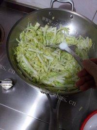 家常菜醋溜白菜丝做法图解6)